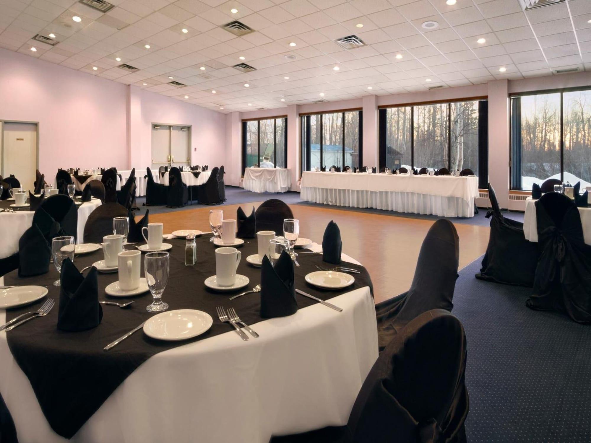 Northern Star Hotel & Convention Center Slave Lake Buitenkant foto